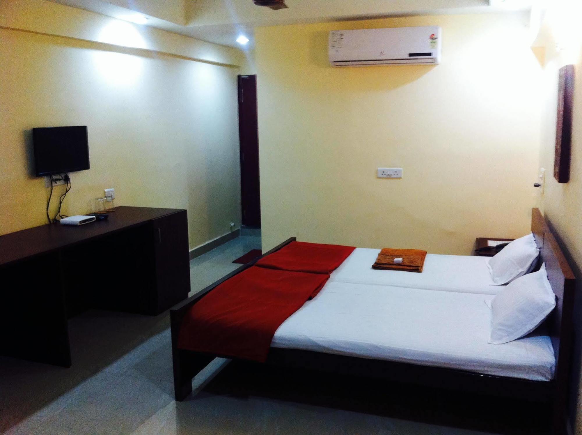 Aditya Inn Nagpur Bagian luar foto